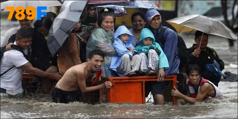789F quyên góp cứu trợ bão lũ - San sẻ các nơi khó khăn