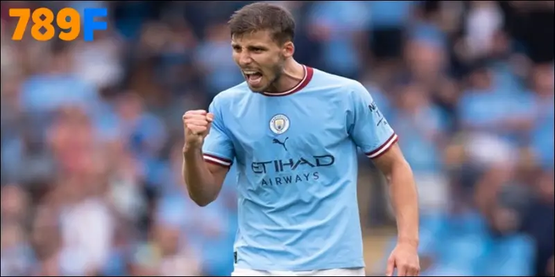 Ai sẽ kế thừa danh hiệu trung vệ xuất sắc nhất thế giới?