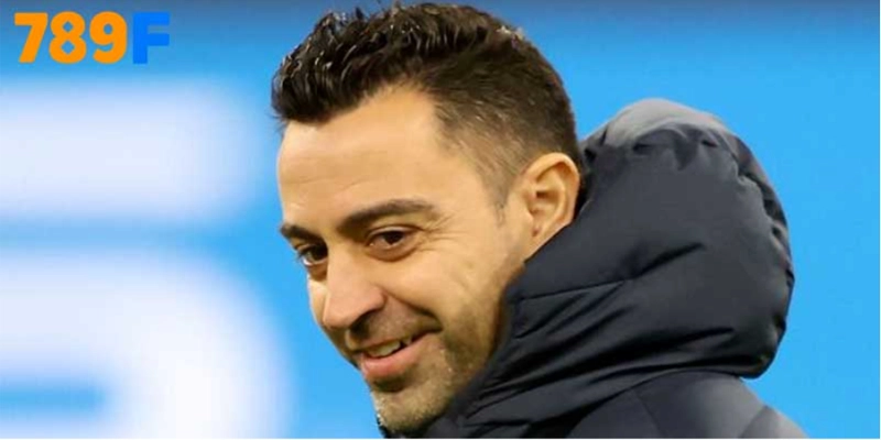 Bí ẩn phía sau nụ cười của Xavi: phải chăng ông đã được MU liên hệ trong bí mật?
