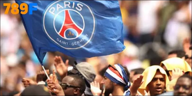 CĐV PSG hụt hẫng khi Le Classique bị lùi lịch vì mưa lũ dữ dội