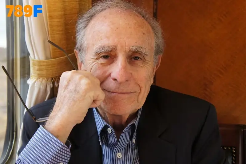 Cuộc sống cá nhân đầy biến động