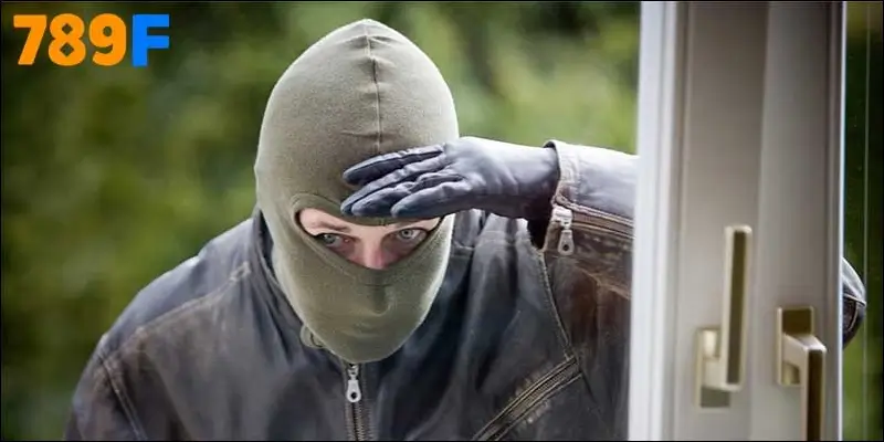 Cựu HLV Premier League bị trộm - Bí ẩn sau vụ đột nhập