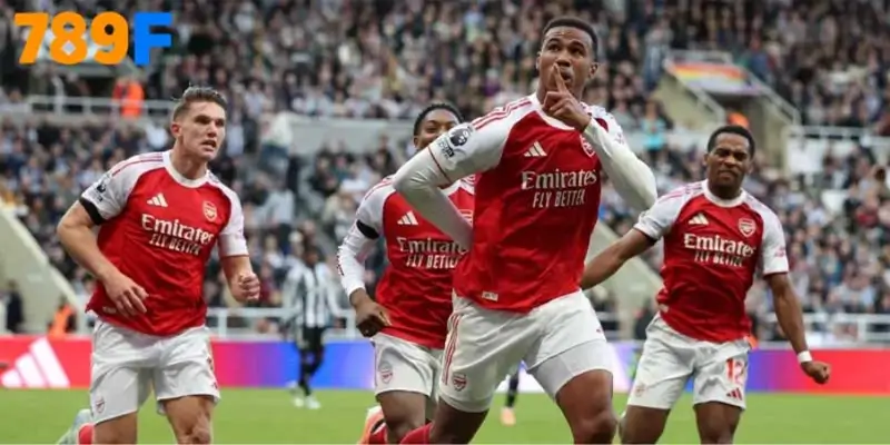 Gabriel Magalhães ăn mừng bàn thắng quyết định nhưng nỗi ấm ức “Arsenal bị cướp penalty”