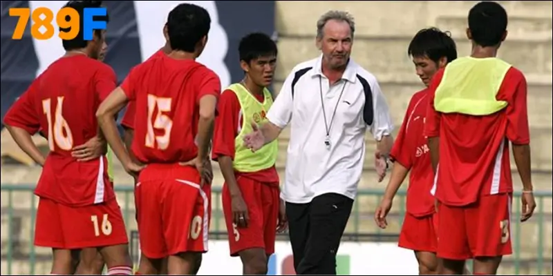 HLV vĩ đại nhất Việt Nam là người đủ sức nâng tầm bóng đá Việt