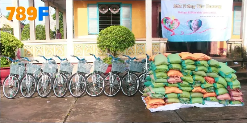 Hoạt động trao quà Tết được triển khai tại nhiều địa phương