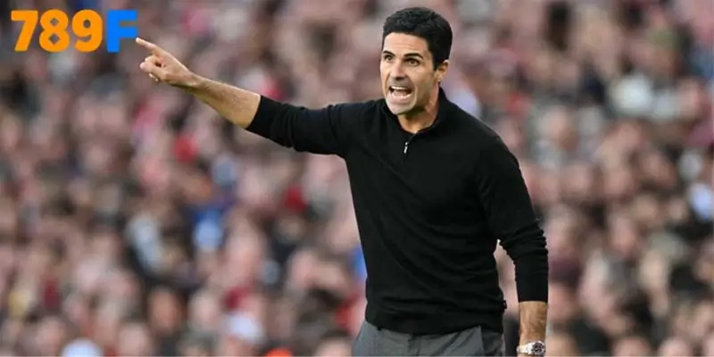 Mikel Arteta nổi giận bên đường biên sau khi Arsenal bị cướp penalty trước Newcastle