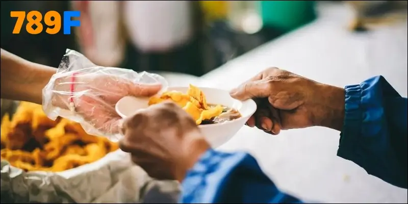 Mỗi phần quà đều được chuẩn bị chu đáo, thiết thực