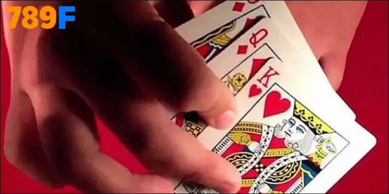 Một trong những nguyên nhân lớn đánh liêng thua là quá phụ thuộc vào may mắn