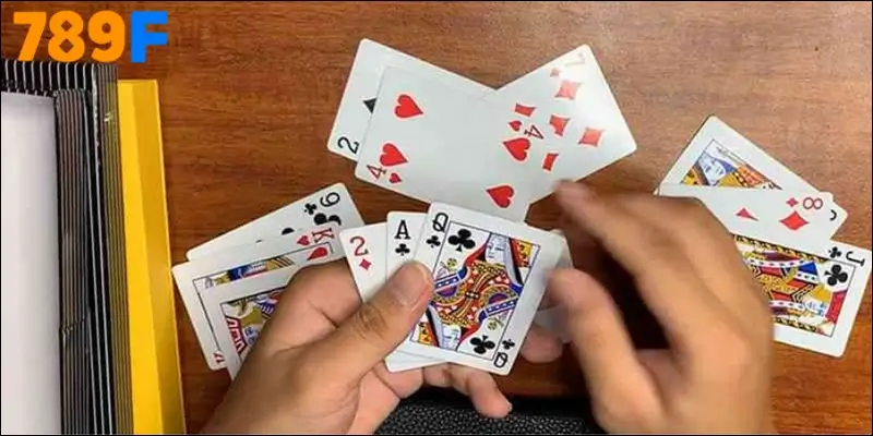 Những chiêu trò thường thấy trong cách đánh liêng bịp