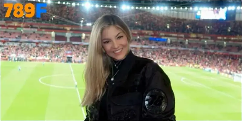 Rafaela Beraldo luôn ủng hộ Dembele từ khán đài