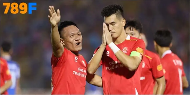 Tiến Linh ăn mừng bàn mở tỷ số ngay phút thứ 7 trong trận derby TP.HCM