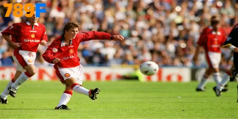 Từ nhỏ Beckham đã bộc lộ niềm đam mê mãnh liệt với trái bóng