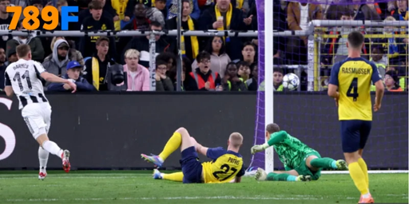 Barnes khép lại chiến thắng tưng bừng với pha lập công phút 80