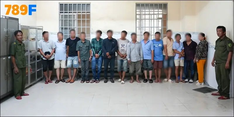 Các đối tượng bị bắt trong đường dây đá gà online tại Cần Thơ