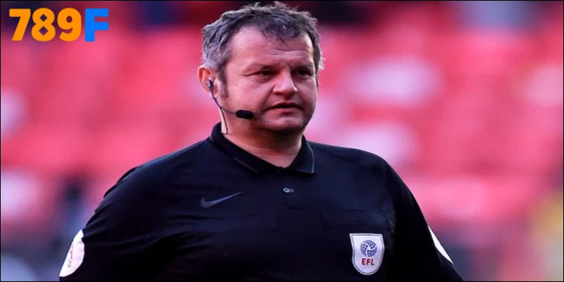 Gareth Viccars – trọng tài EFL từng tham gia các trận đấu chuyên nghiệp tại Anh, nay phải trả giá