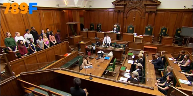 Phiên tòa tại Snaresbrook Crown Court kết thúc với bản án 13,5 năm tù cho trọng tài EFL phạm tội tình dục