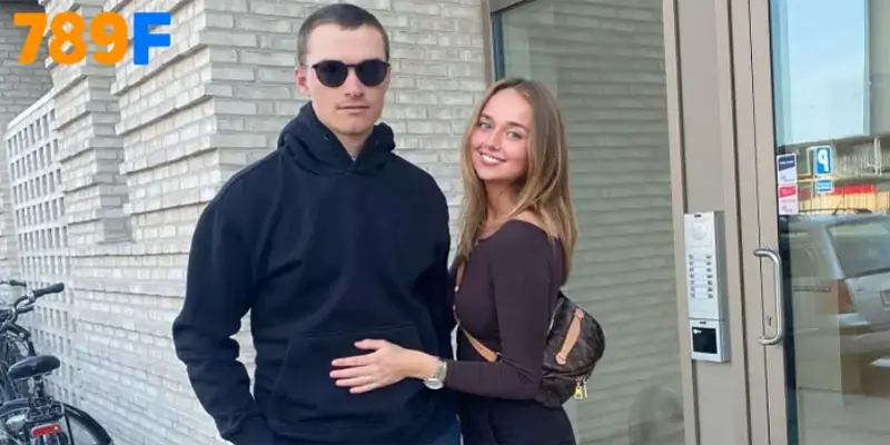 Rasmus Hojgaard và bạn gái Julie đã bên nhau từ năm 2019