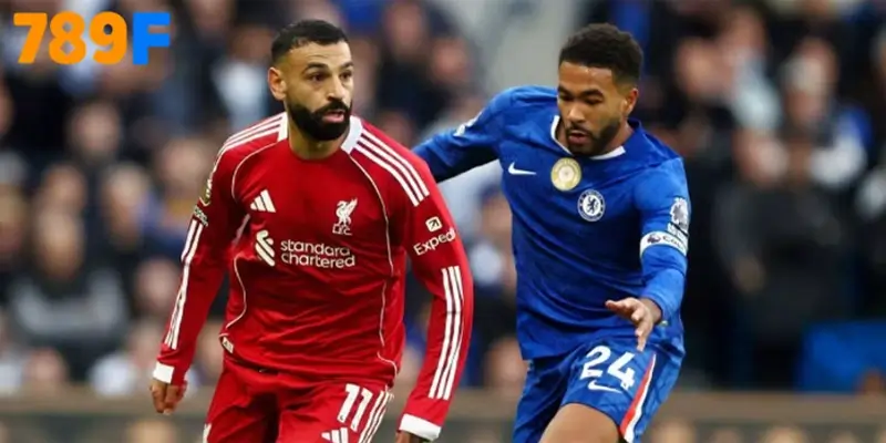 Salah bất lực trước hàng thủ Chelsea, biểu tượng rõ nhất cho hàng công Liverpool sa sút