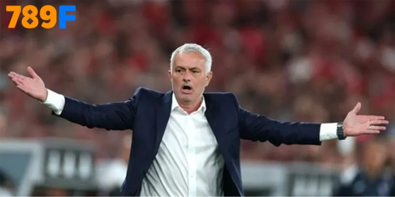 Stamford Bridge sắp chứng kiến Mourinho tái xuất