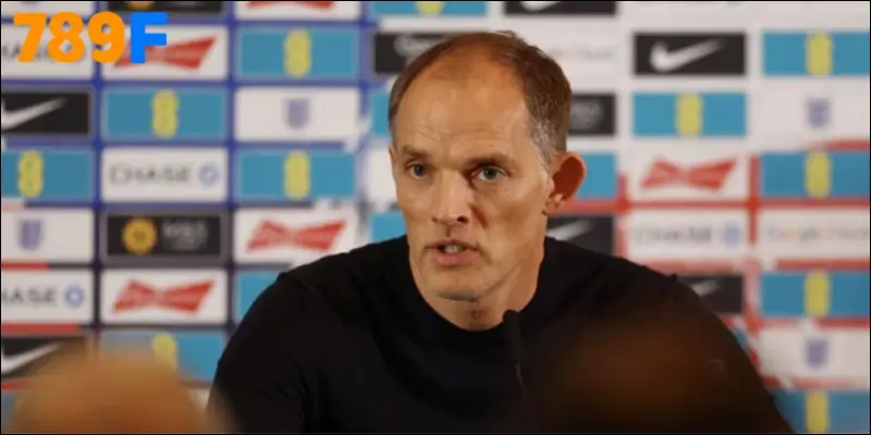 Thomas Tuchel trong buổi họp báo công bố danh sách đội tuyển Anh